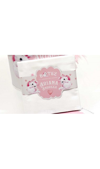 Trusou de botez roz brodat inspirat din desenul animat Pisicile Aristocrate cu pisica Marie 11